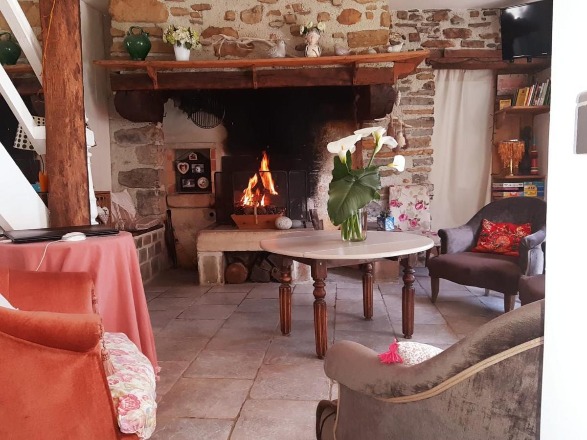 Gîte les petits chemins Ledeuix Extérieur photo