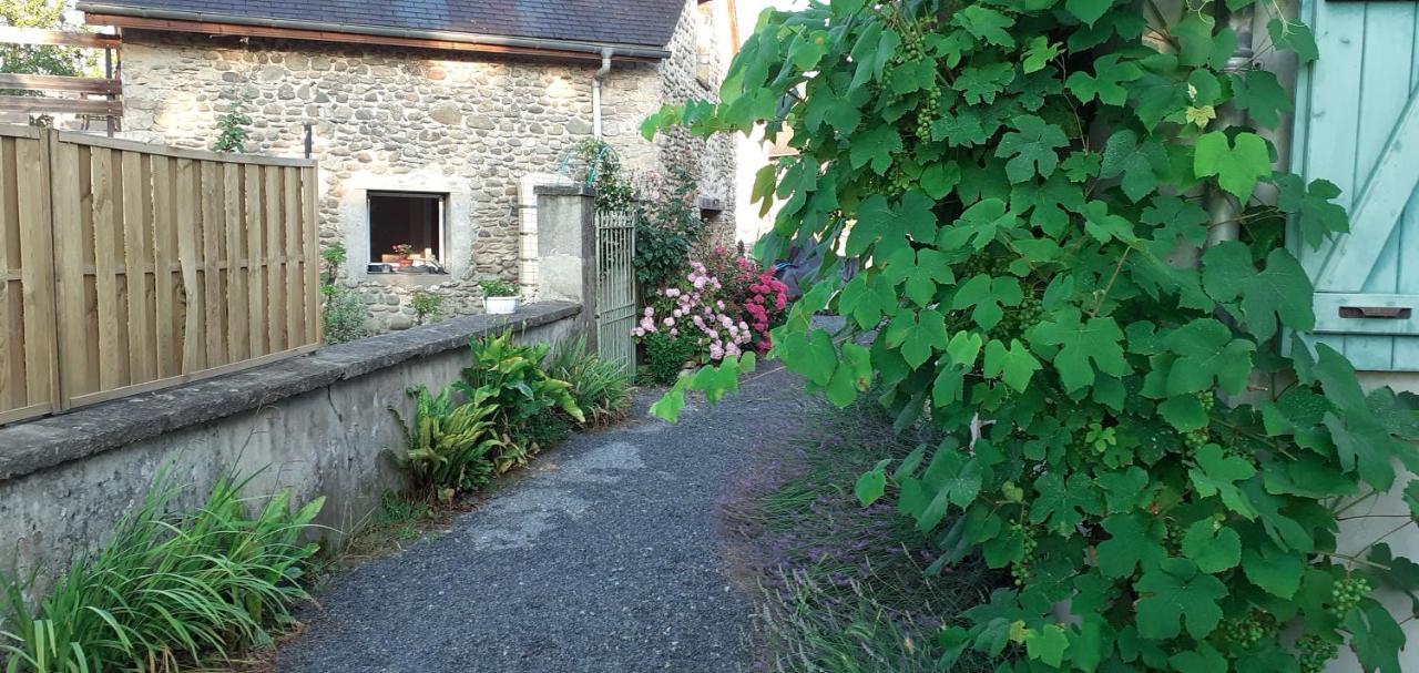 Gîte les petits chemins Ledeuix Extérieur photo