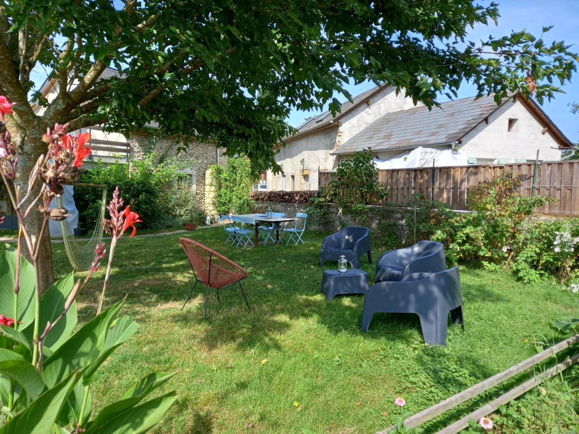Gîte les petits chemins Ledeuix Extérieur photo